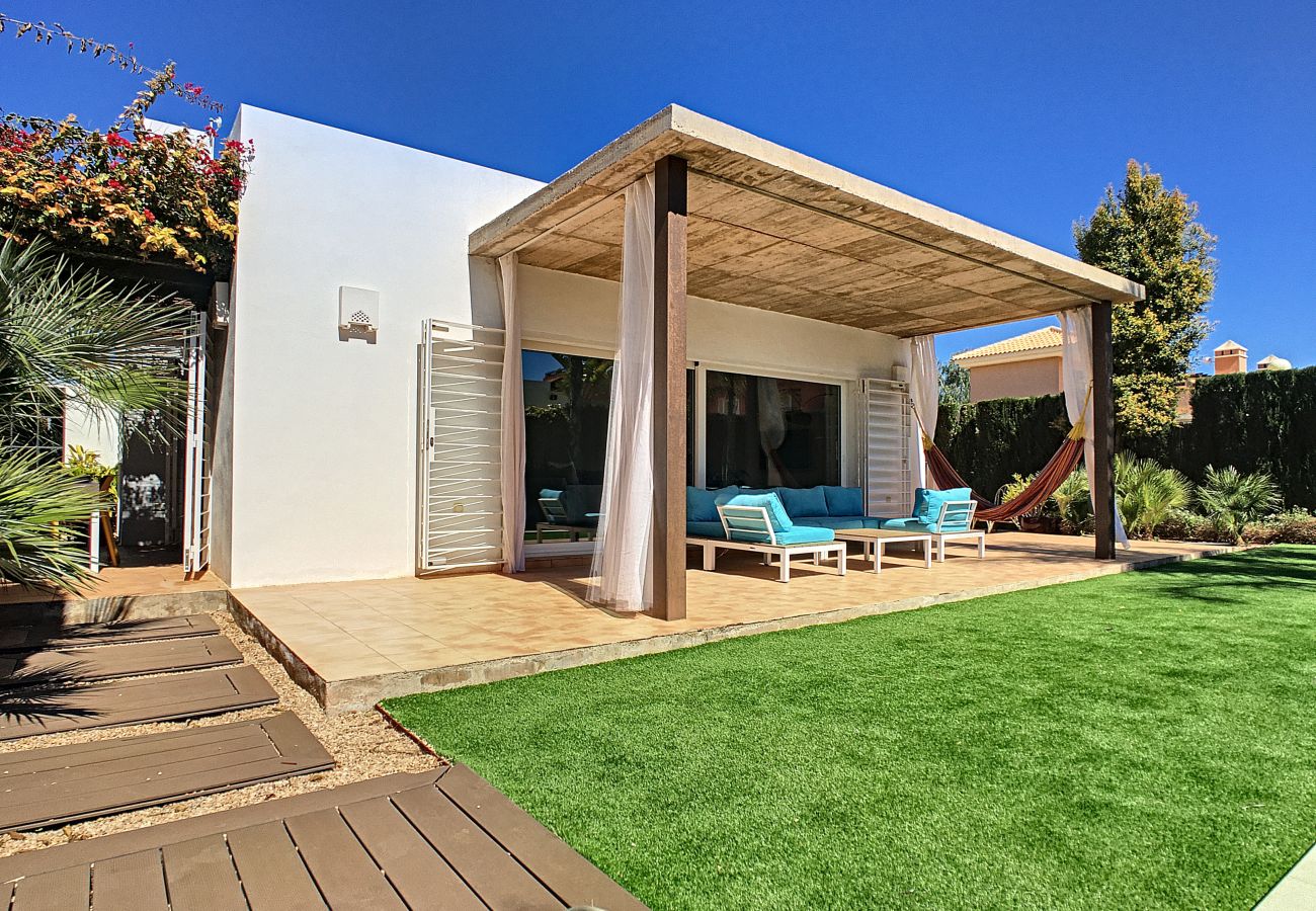 Villa in Mar de Cristal - Moderne villa met privézwembad en tuin