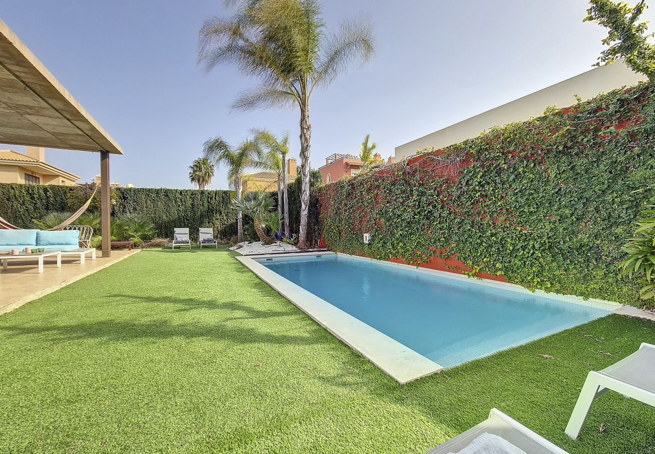 Villa in Mar de Cristal - Moderne villa met privézwembad en tuin