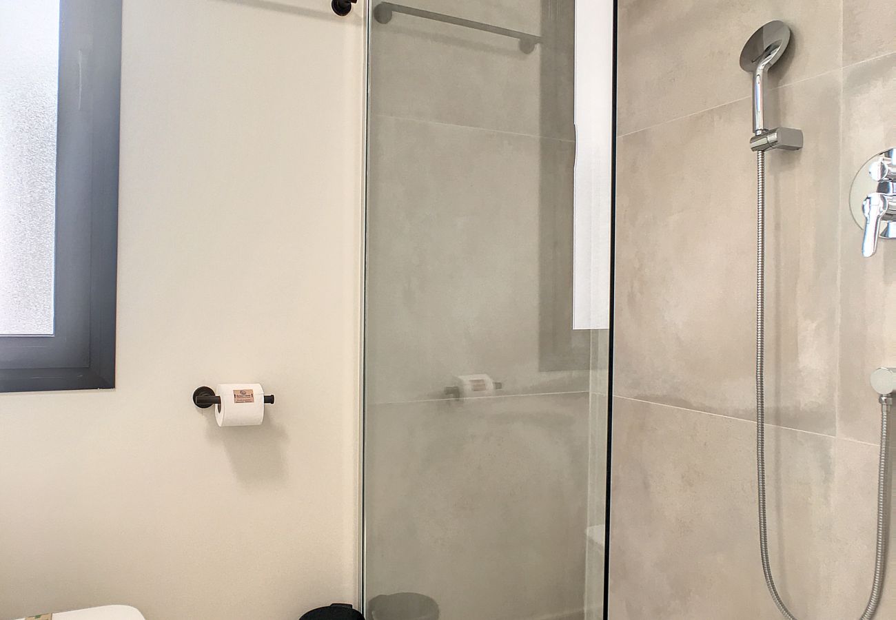 Appartement in Mar de Cristal - Modern, groot terras, zwembad en BBQ