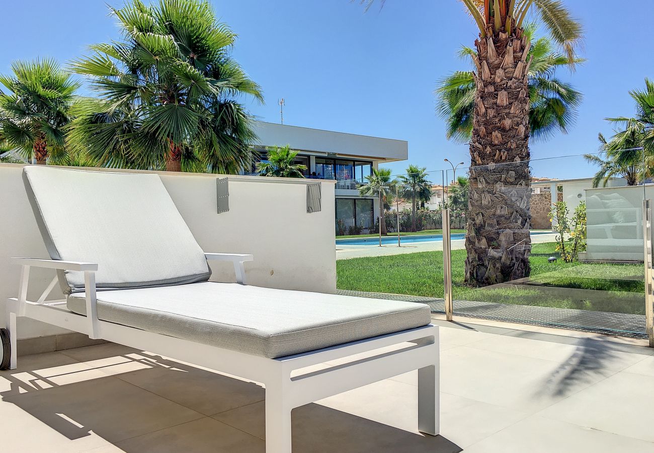 Appartement in Mar de Cristal - Modern, groot terras, zwembad en BBQ