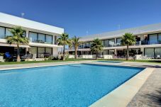 Appartement in Mar de Cristal - Modern, groot terras, zwembad en BBQ