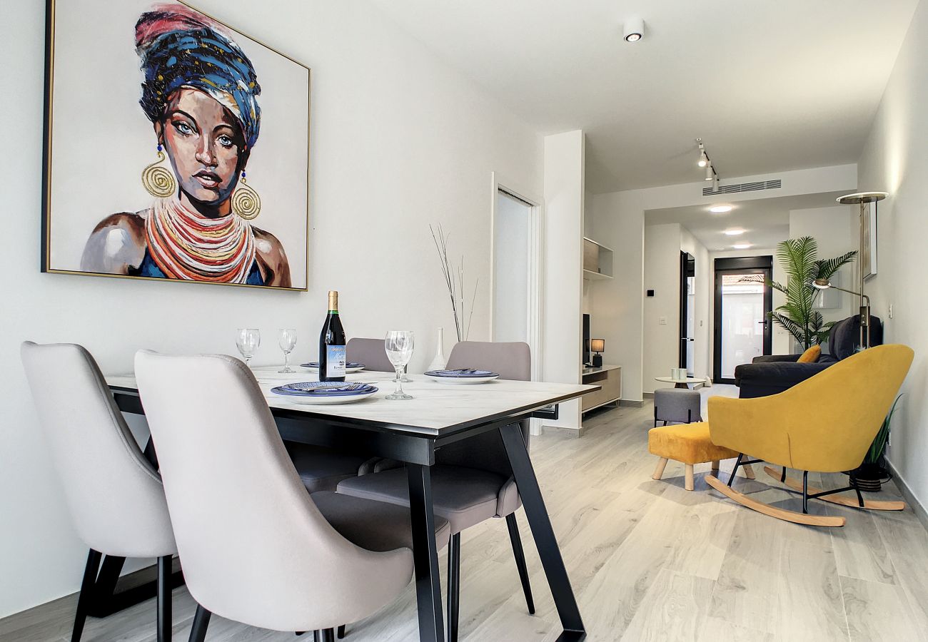 Appartement in Santiago de la Ribera - Begane grond, 100m van strand, zwembad, wifi, parking