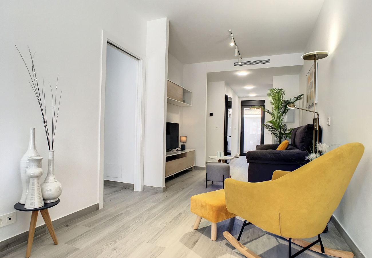 Appartement in Santiago de la Ribera - Begane grond, 100m van strand, zwembad, wifi, parking