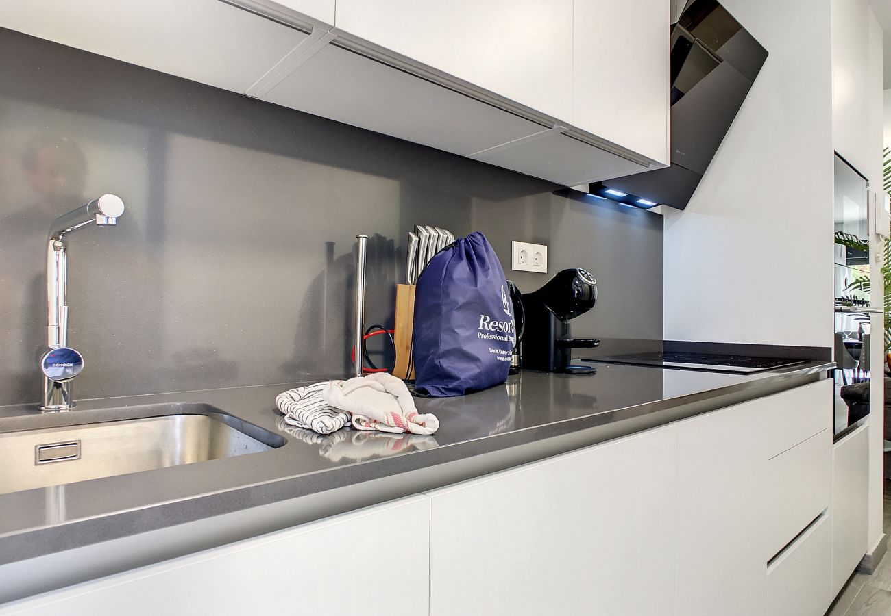 Appartement in Santiago de la Ribera - Begane grond, 100m van strand, zwembad, wifi, parking