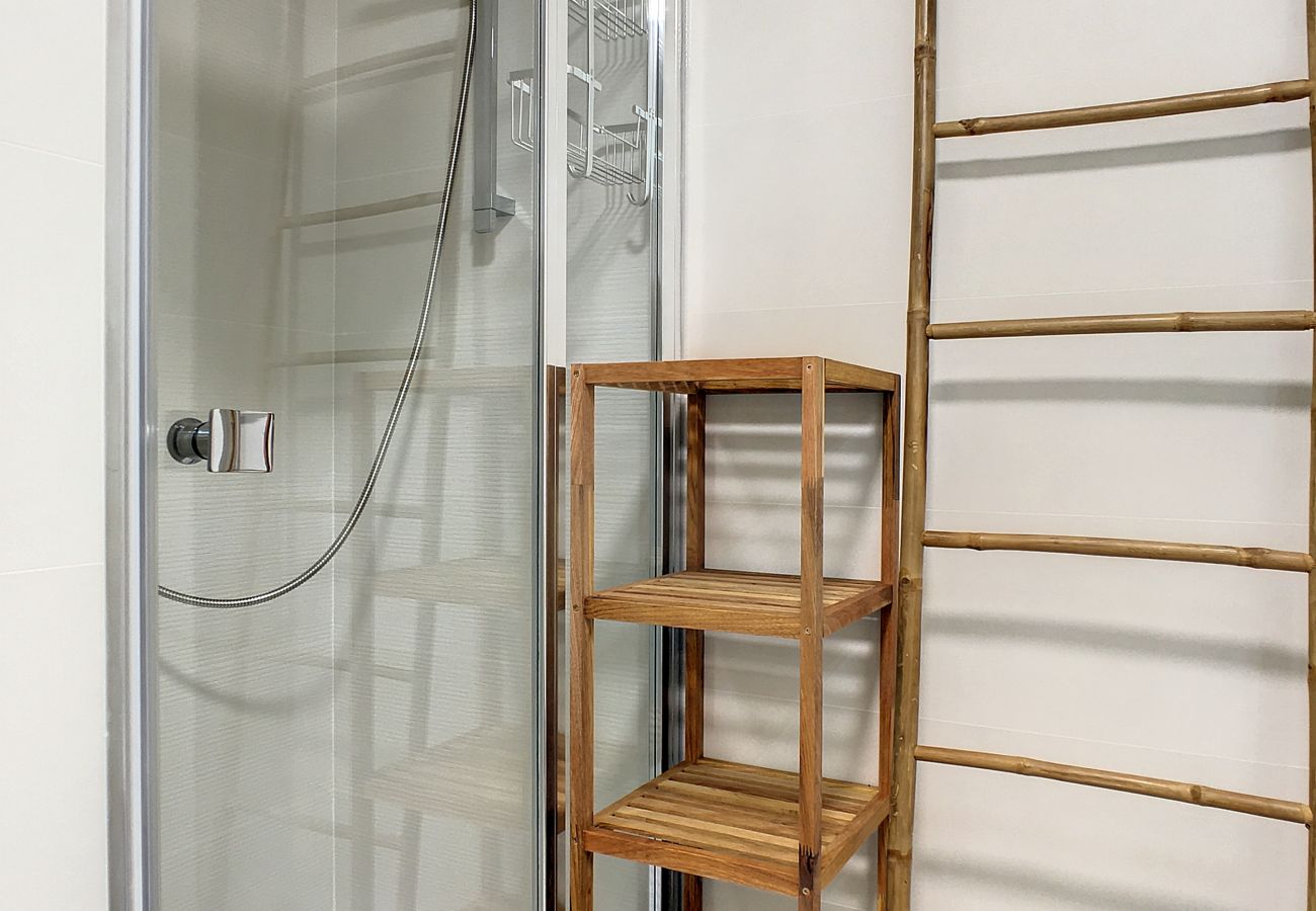Appartement in Santiago de la Ribera - Begane grond, 100m van strand, zwembad, wifi, parking