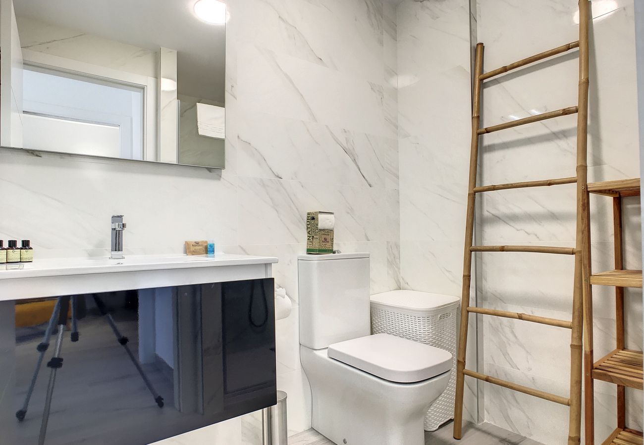 Appartement in Santiago de la Ribera - Begane grond, 100m van strand, zwembad, wifi, parking