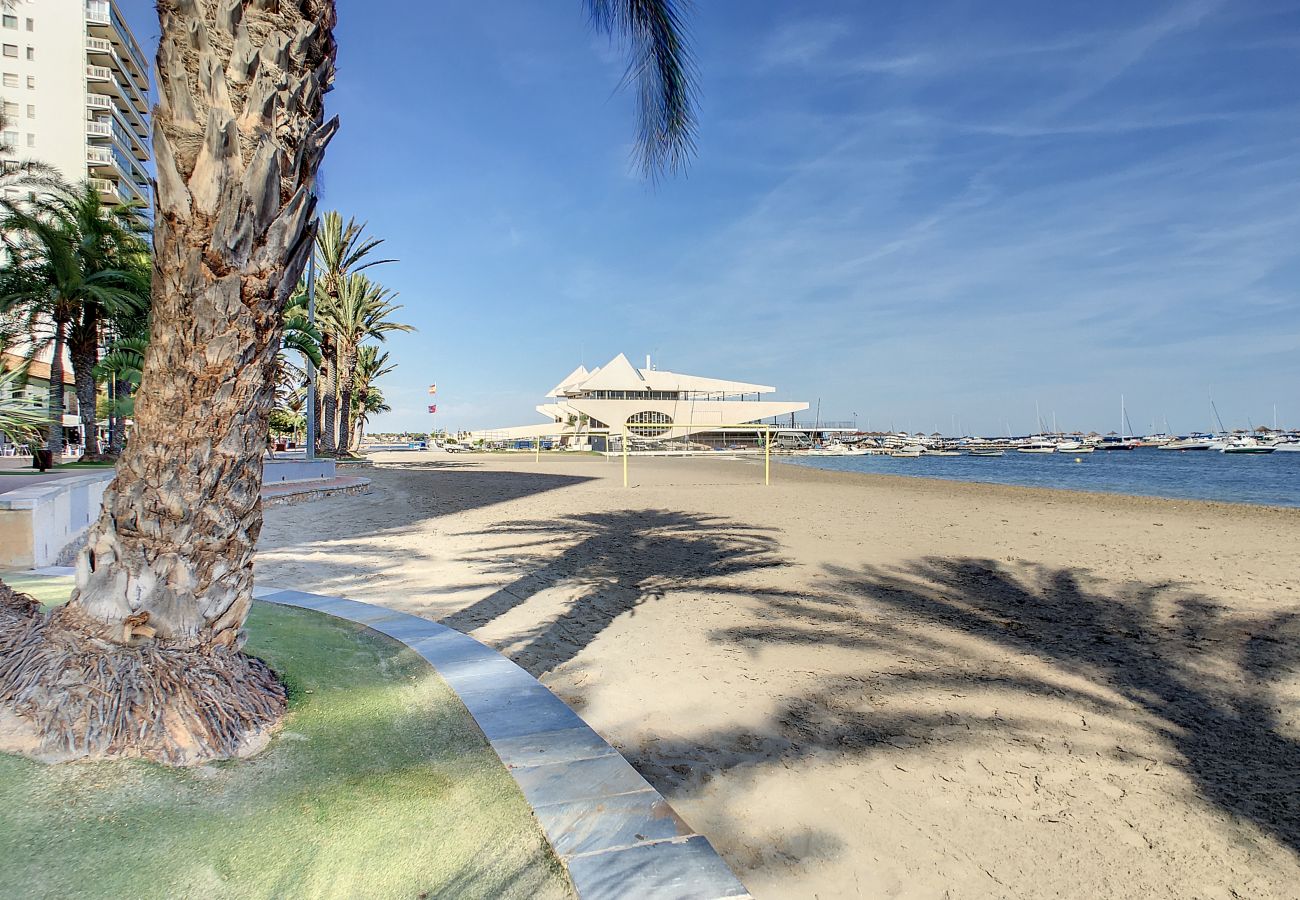Appartement in Santiago de la Ribera - Begane grond, 100m van strand, zwembad, wifi, parking