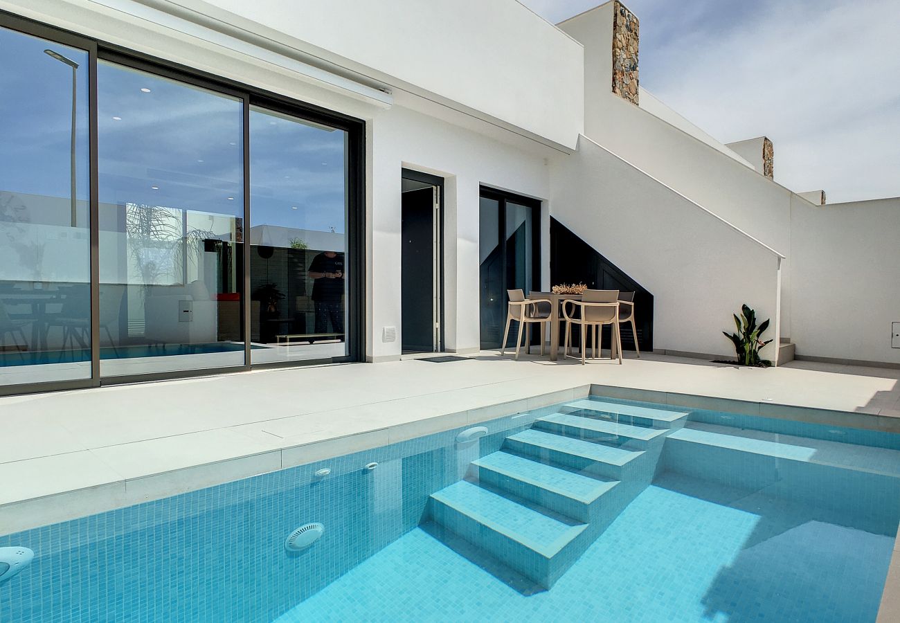 Villa in Santiago de la Ribera - Villa met privé zwembad en dakterras