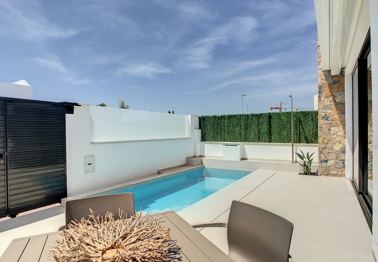 Villa in Santiago de la Ribera - Villa met privé zwembad en dakterras