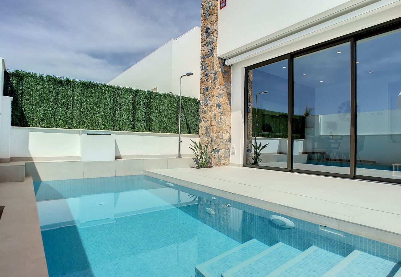 Villa in Santiago de la Ribera - Villa met privé zwembad en dakterras