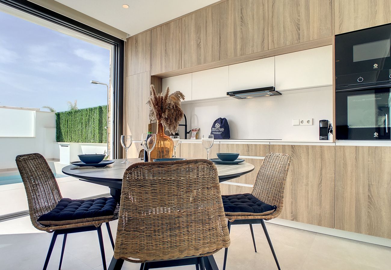 Villa in Santiago de la Ribera - Villa met privé zwembad en dakterras