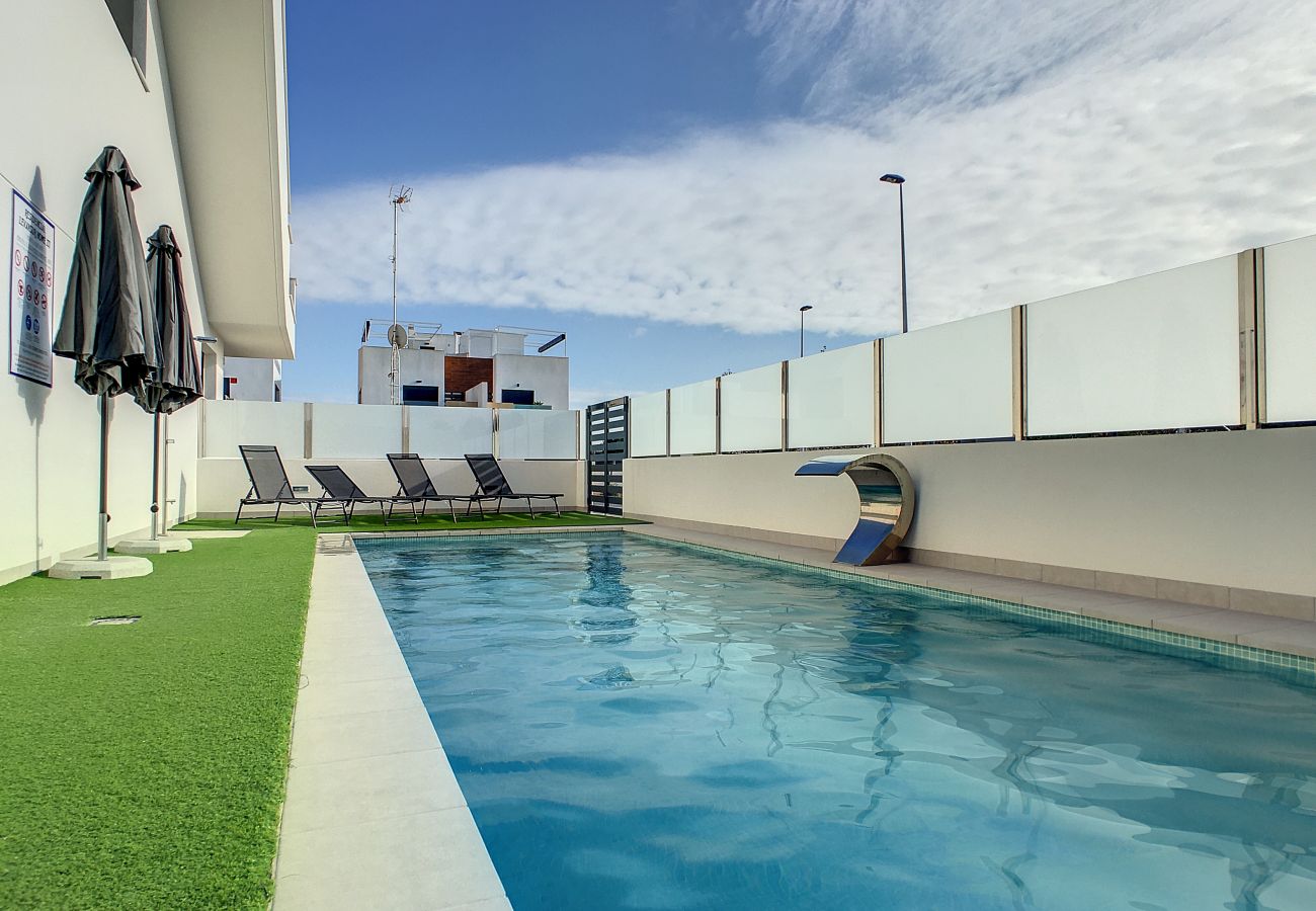 Appartement in San Pedro del Pinatar - Eigen dakterras, wifi, zwembad en kabel-tv