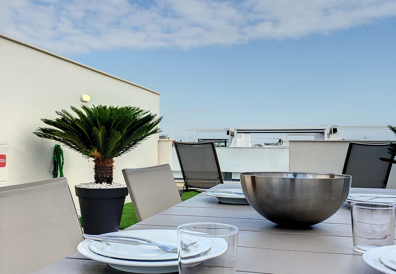 Appartement in San Pedro del Pinatar - Eigen dakterras, wifi, zwembad en kabel-tv