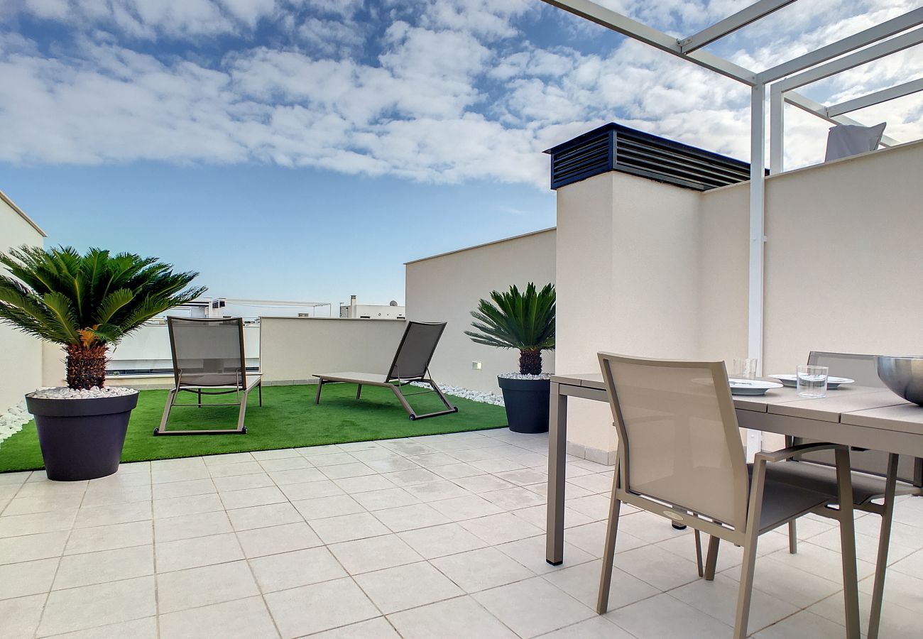 Appartement in San Pedro del Pinatar - Eigen dakterras, wifi, zwembad en kabel-tv