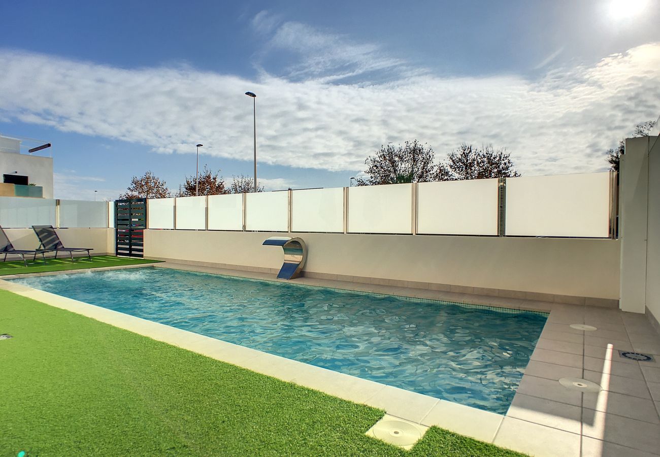 Appartement in San Pedro del Pinatar - Eigen dakterras, wifi, zwembad en kabel-tv