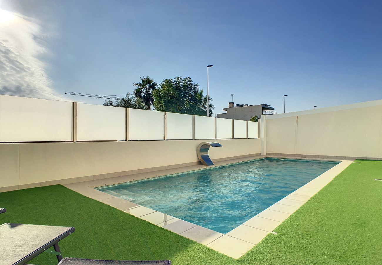 Appartement in San Pedro del Pinatar - Eigen dakterras, wifi, zwembad en kabel-tv