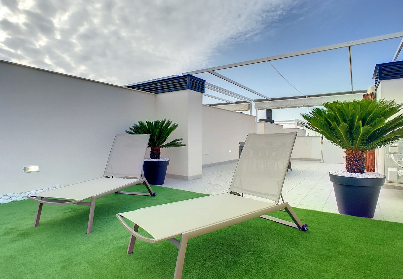 Appartement in San Pedro del Pinatar - Eigen dakterras, wifi, zwembad en kabel-tv