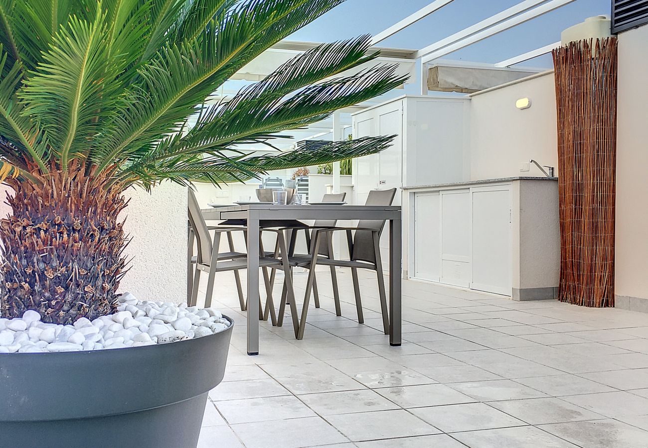 Appartement in San Pedro del Pinatar - Eigen dakterras, wifi, zwembad en kabel-tv