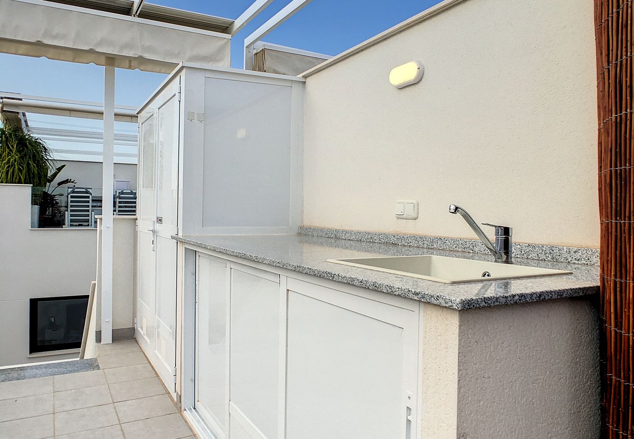 Appartement in San Pedro del Pinatar - Eigen dakterras, wifi, zwembad en kabel-tv