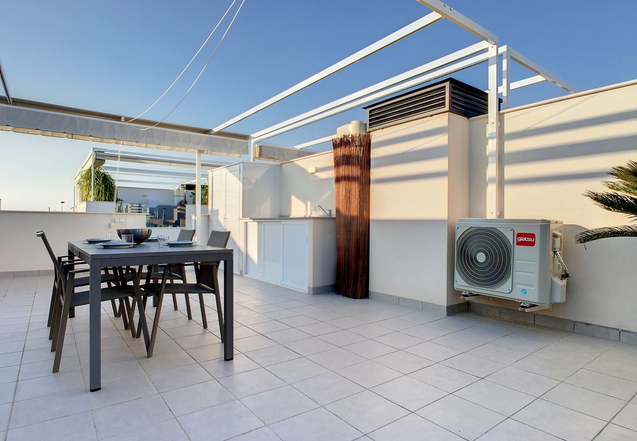 Appartement in San Pedro del Pinatar - Eigen dakterras, wifi, zwembad en kabel-tv