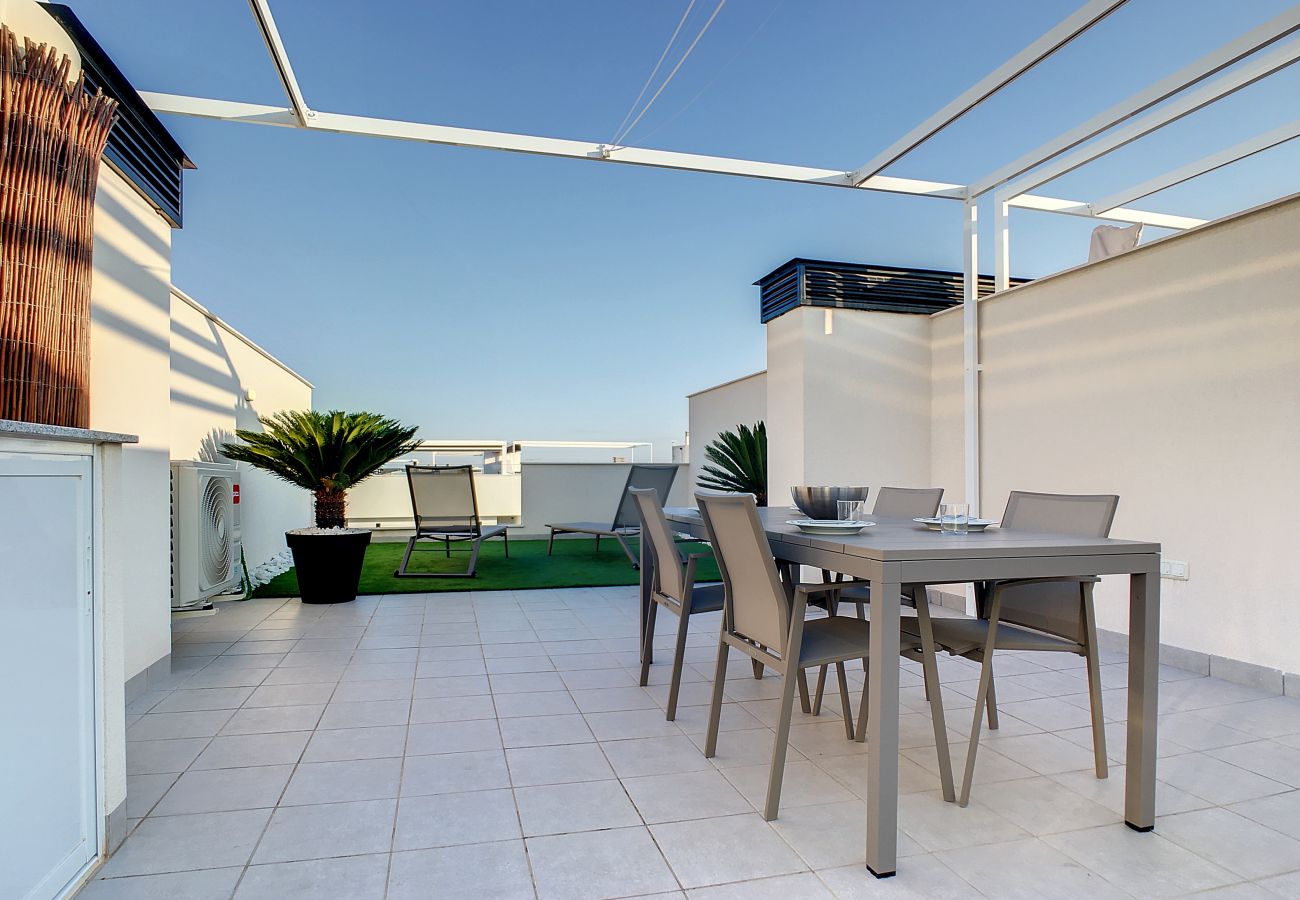 Appartement in San Pedro del Pinatar - Eigen dakterras, wifi, zwembad en kabel-tv