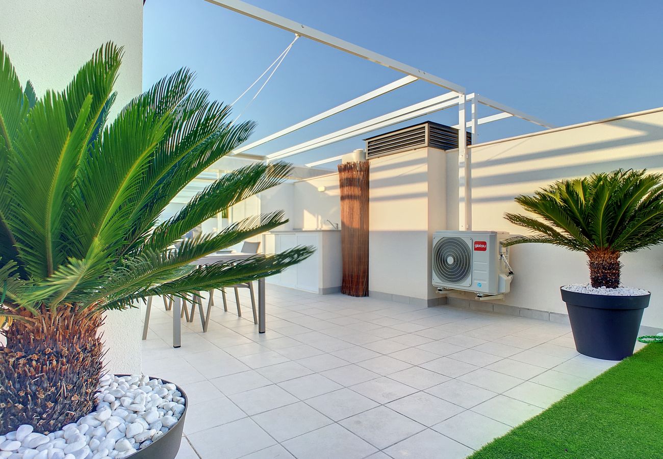 Appartement in San Pedro del Pinatar - Eigen dakterras, wifi, zwembad en kabel-tv