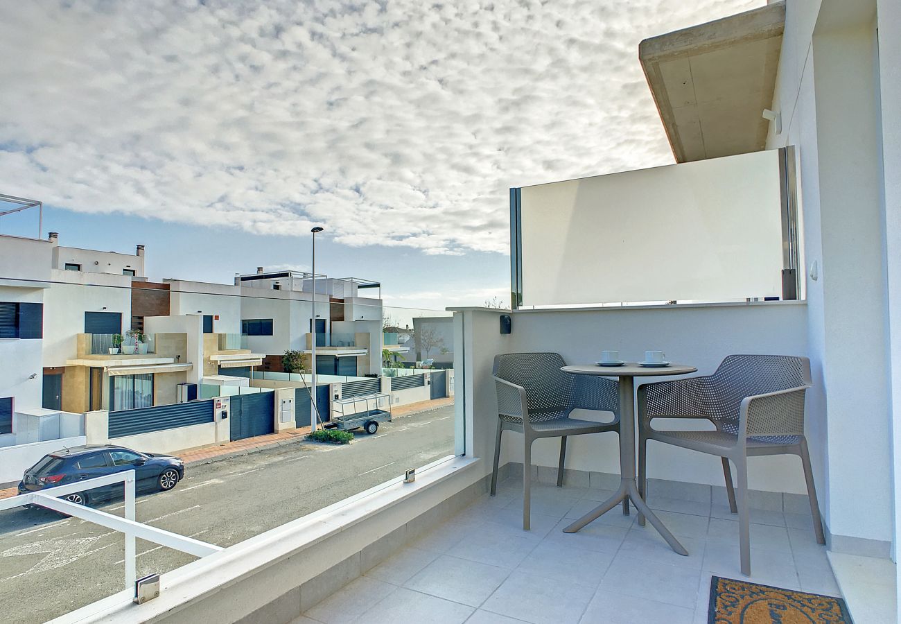 Appartement in San Pedro del Pinatar - Eigen dakterras, wifi, zwembad en kabel-tv