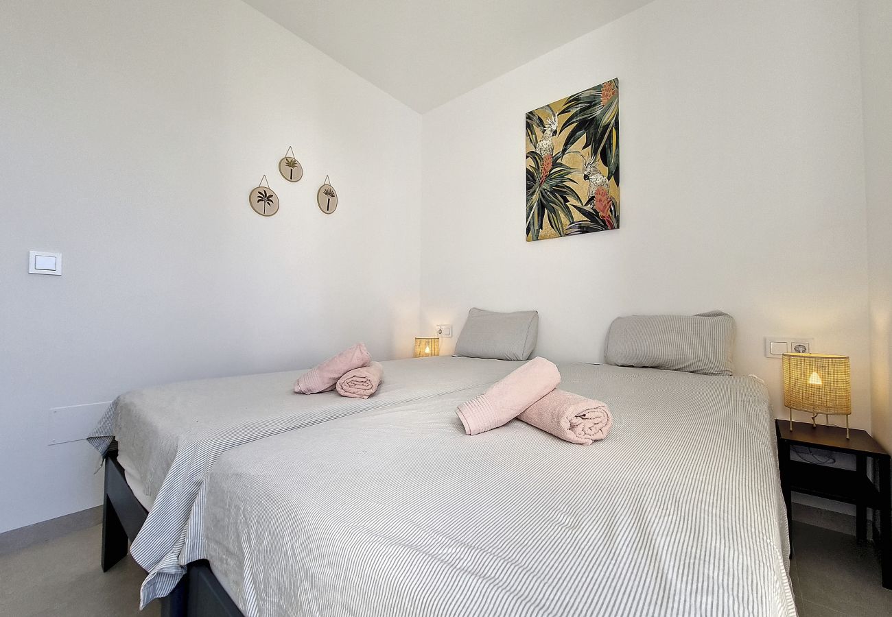 Appartement in Mar de Cristal - Penthouse-appartement met uitzicht op het zwembad en de zee