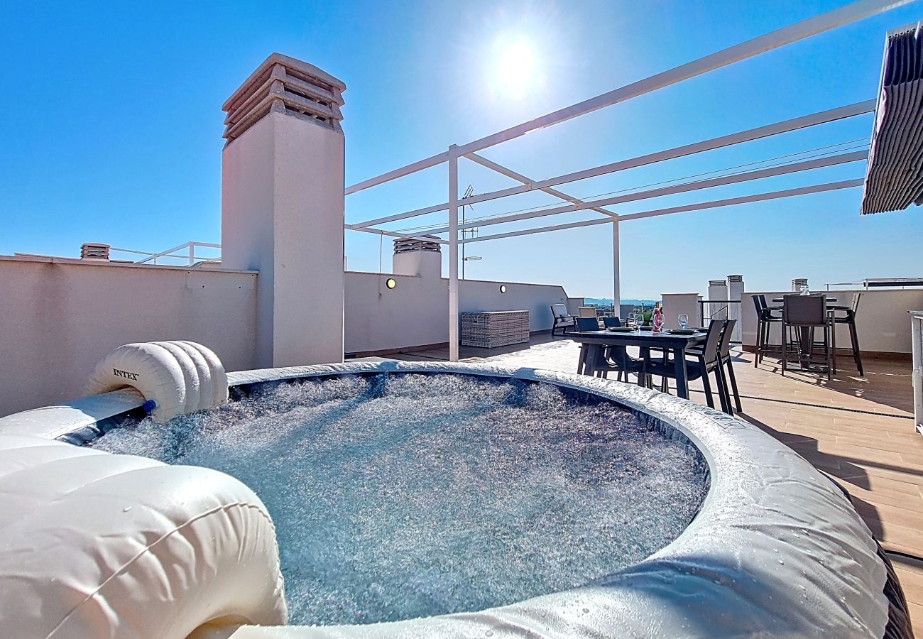 Appartement in San Javier - Penthouse-appartement met uitzicht op zee en het zwembad