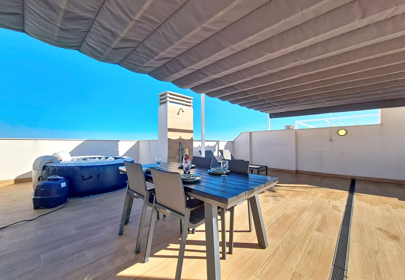 Appartement in San Javier - Penthouse-appartement met uitzicht op zee en het zwembad