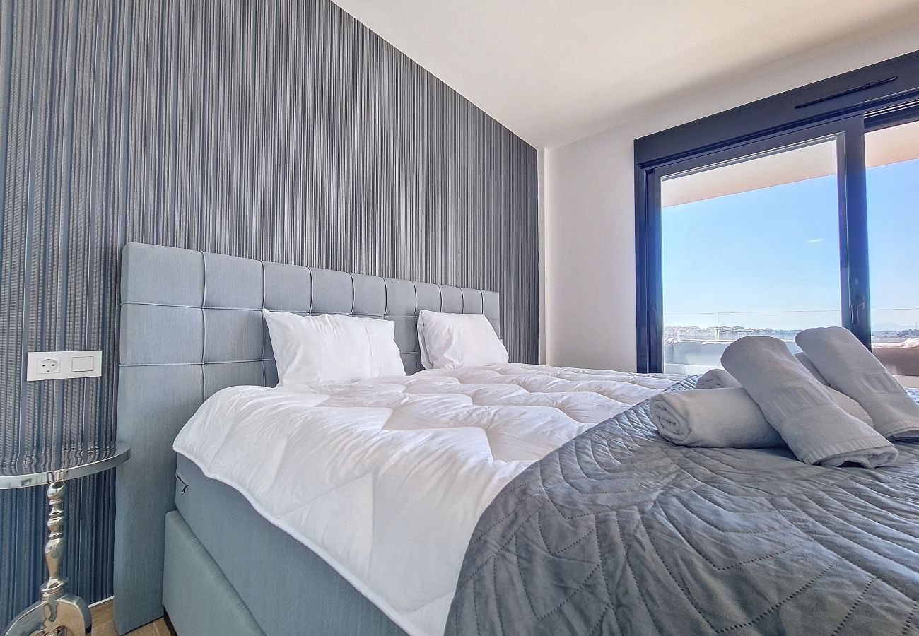Appartement in San Javier - Appartement met groot balkon en uitzicht op het zwembad