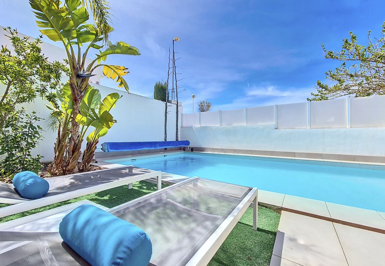 Villa in Mar de Cristal - Villa met privézwembad en tuin