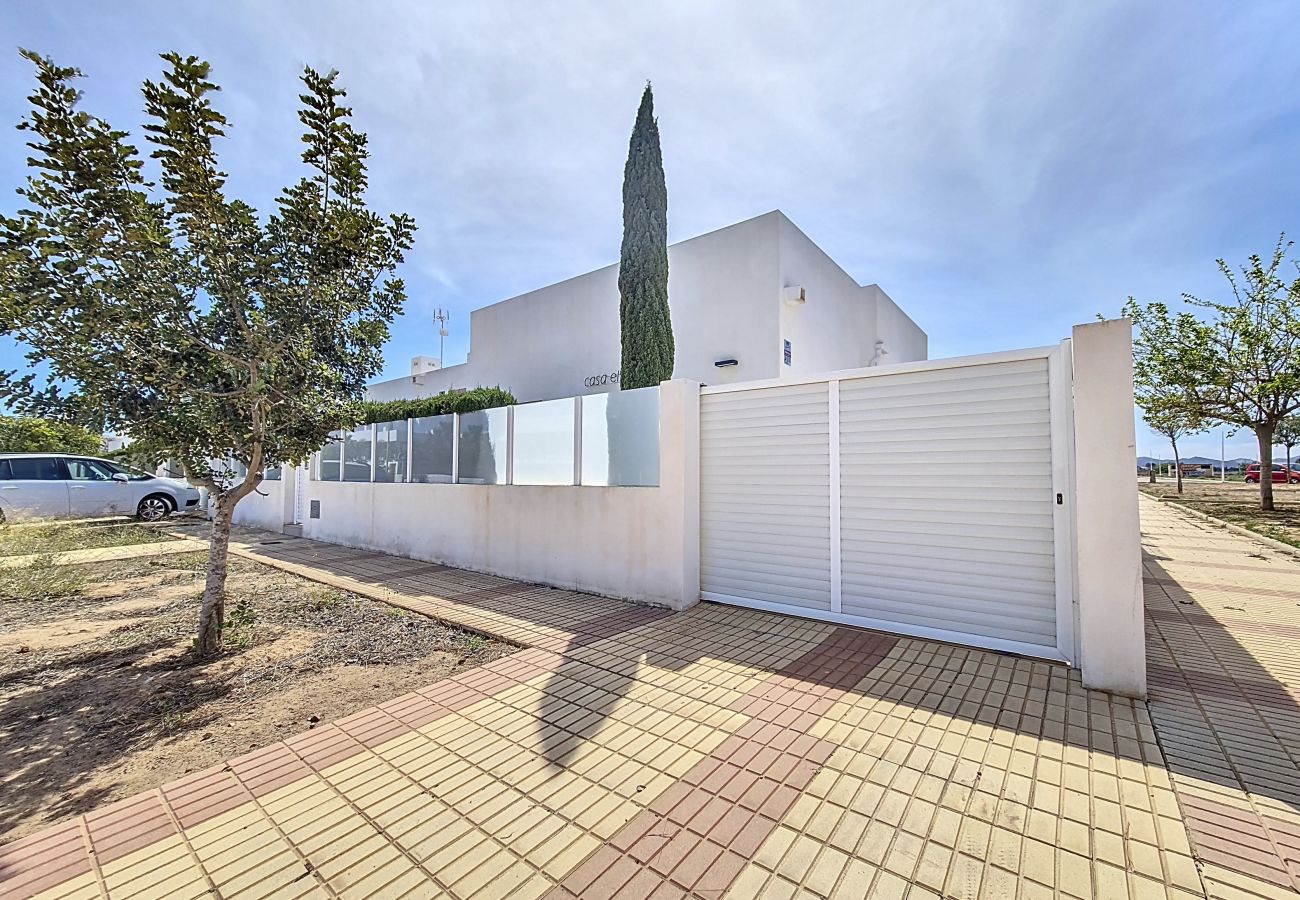 Villa in Mar de Cristal - Villa met privézwembad en tuin