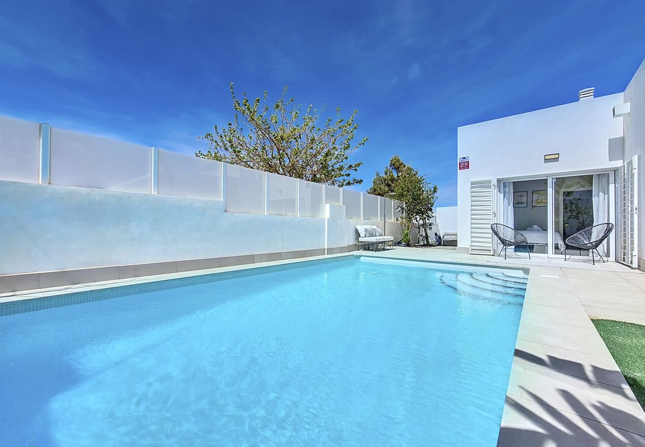 Villa in Mar de Cristal - Villa met privézwembad en tuin