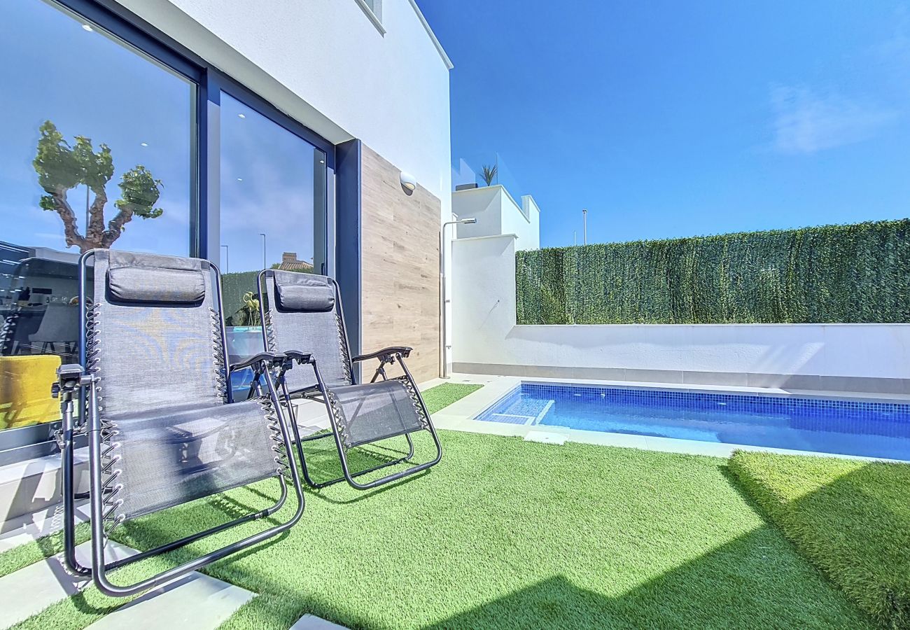 Villa in Los Alcazares - Villa met zeezicht, privézwembad en dakterras