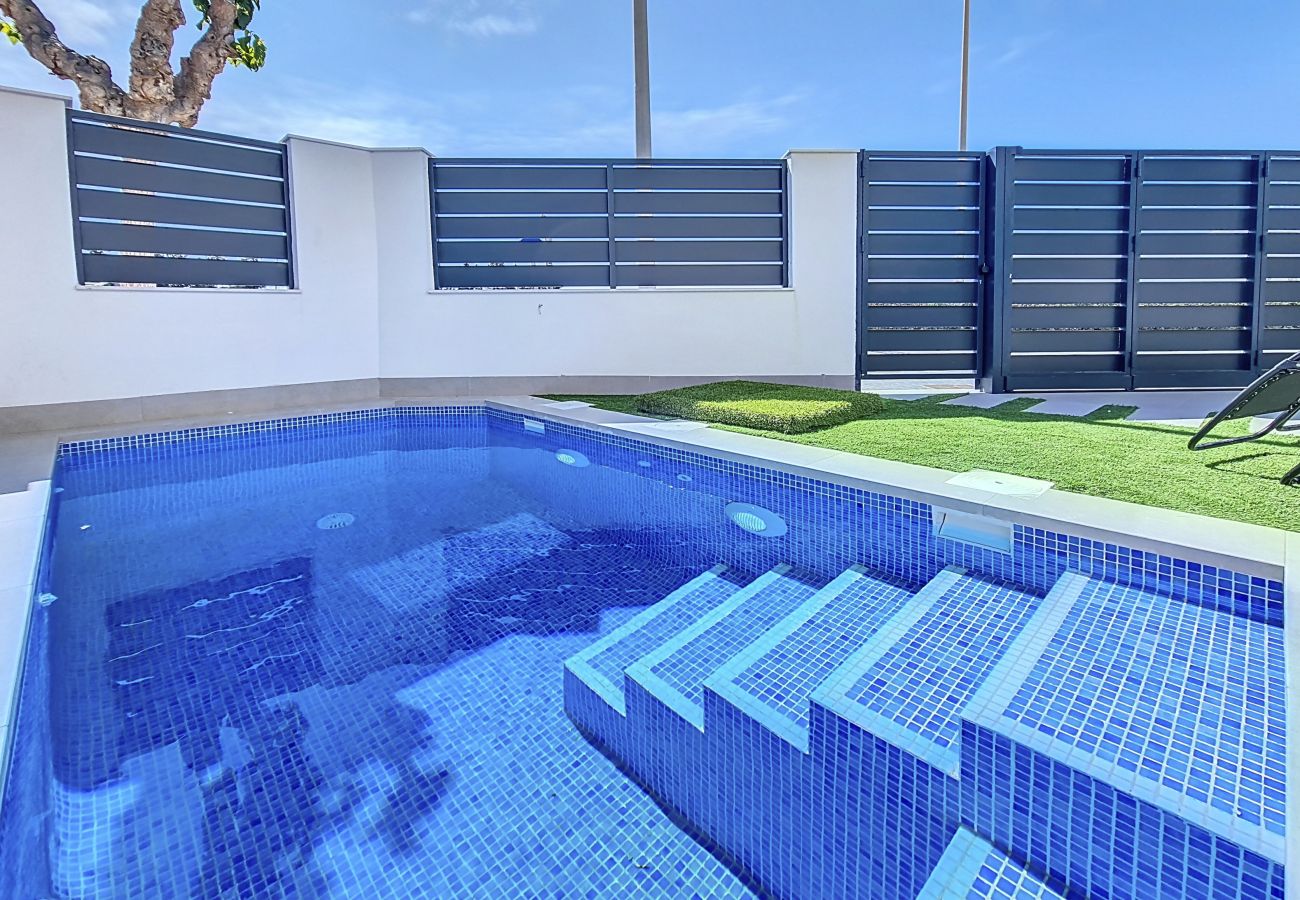 Villa in Los Alcazares - Villa met zeezicht, privézwembad en dakterras