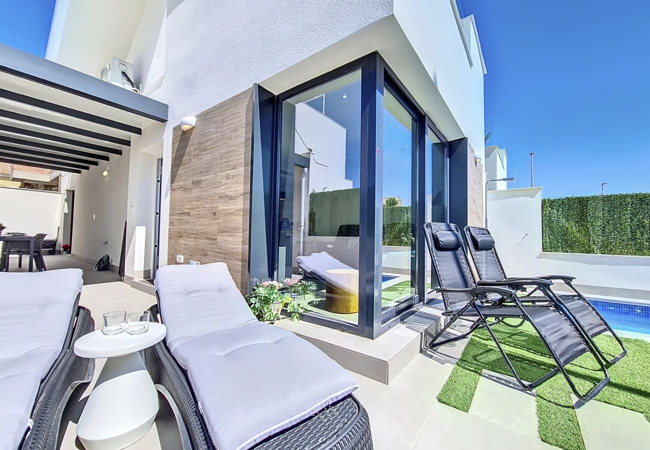 Villa in Los Alcazares - Villa met zeezicht, privézwembad en dakterras