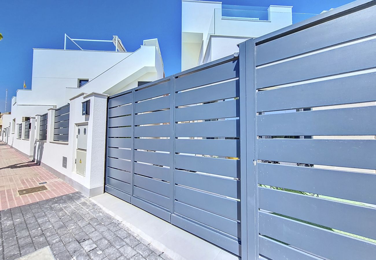 Villa in Los Alcazares - Villa met zeezicht, privézwembad en dakterras