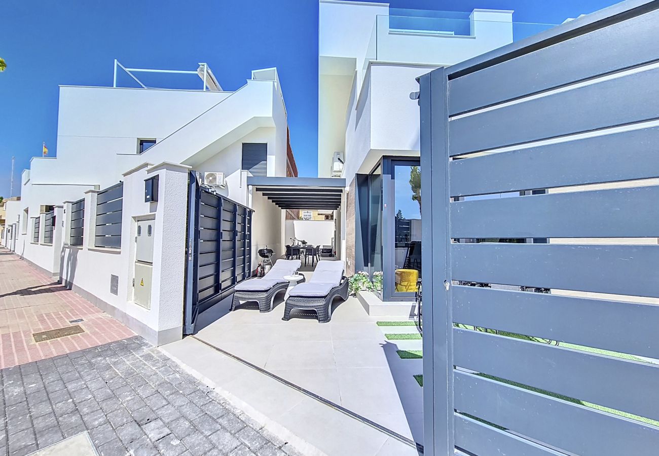 Villa in Los Alcazares - Villa met zeezicht, privézwembad en dakterras