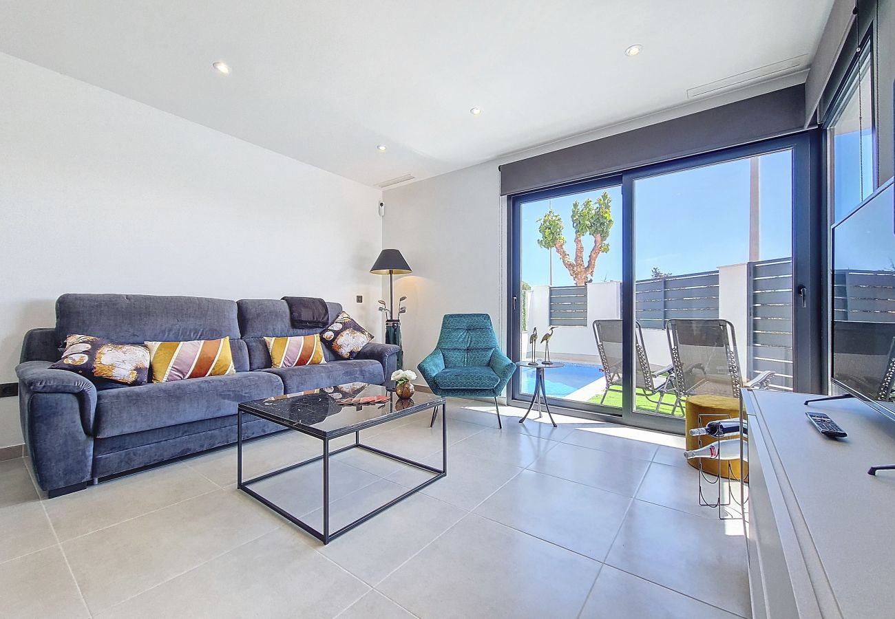Villa in Los Alcazares - Villa met zeezicht, privézwembad en dakterras