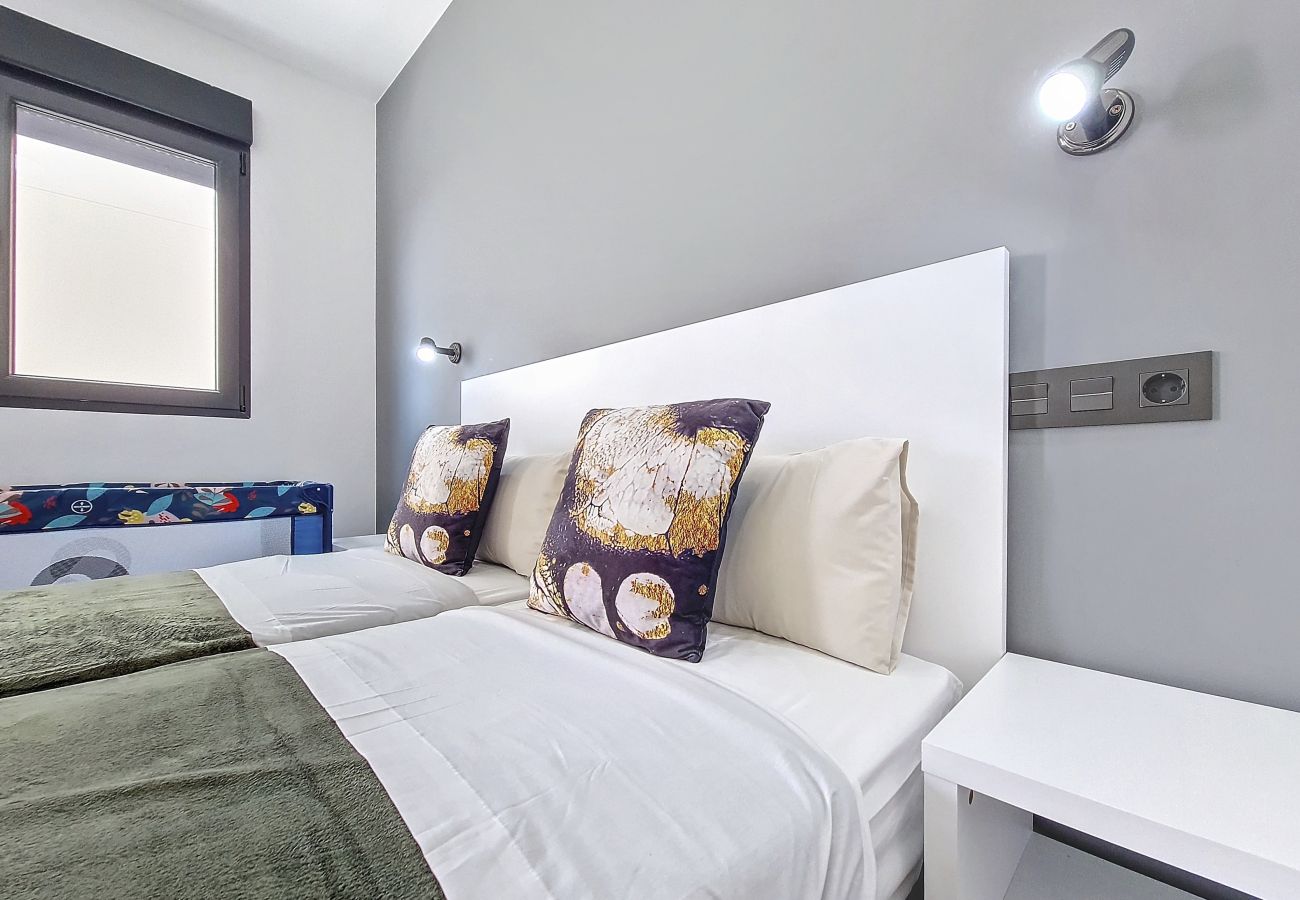 Villa in Los Alcazares - Villa met zeezicht, privézwembad en dakterras