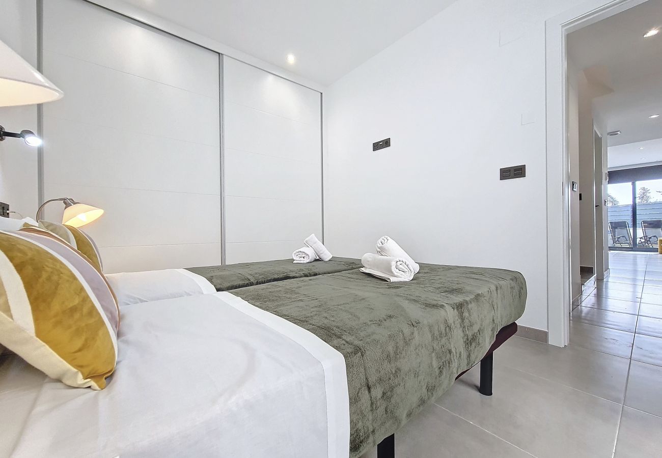 Villa in Los Alcazares - Villa met zeezicht, privézwembad en dakterras