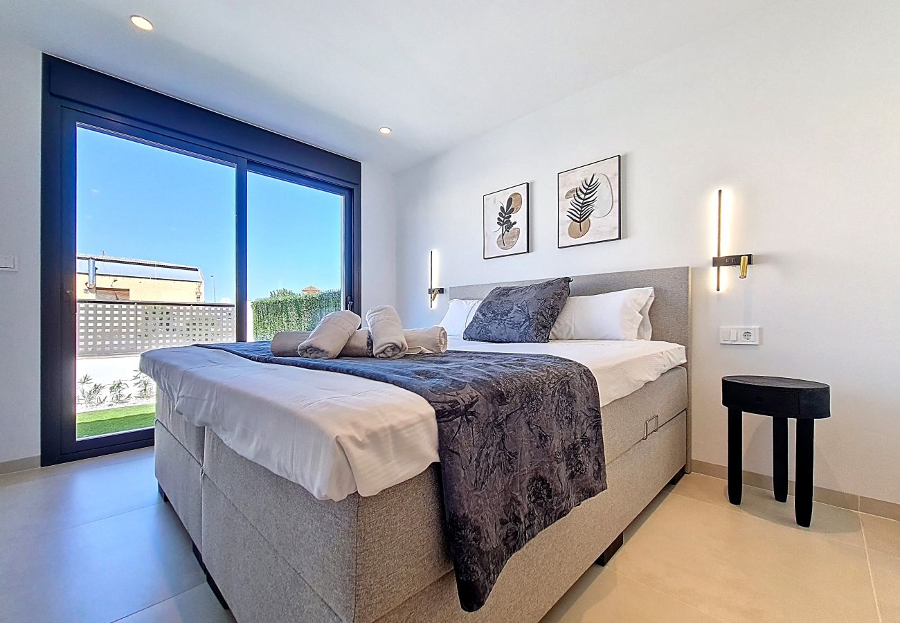 Appartement in Los Alcazares - Zuidgericht Appartement op de Begane Grond bij het Zwembad