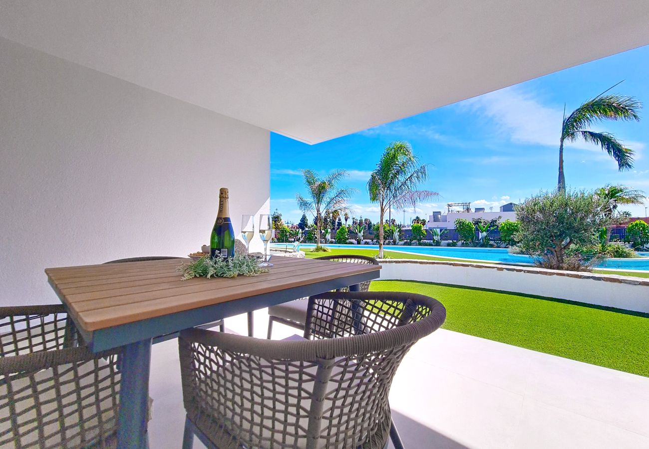 Appartement in Los Alcazares - Luxe Begane Grond Appartement bij het Zwembad