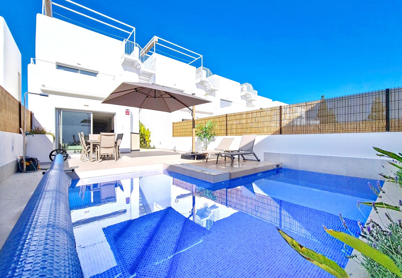 Villa in Los Alcazares - Villa met privézwembad, dakterras en BBQ