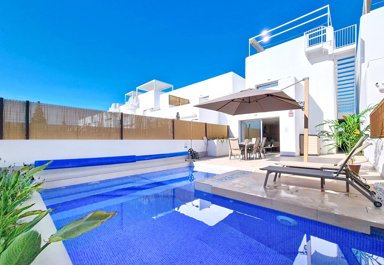 Villa in Los Alcazares - Villa met privézwembad, dakterras en BBQ