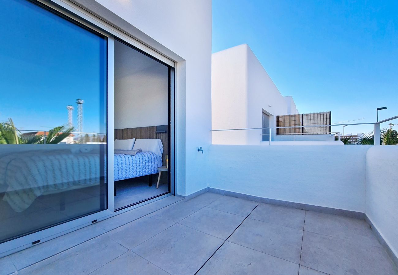 Villa in Los Alcazares - Villa met privézwembad, dakterras en BBQ