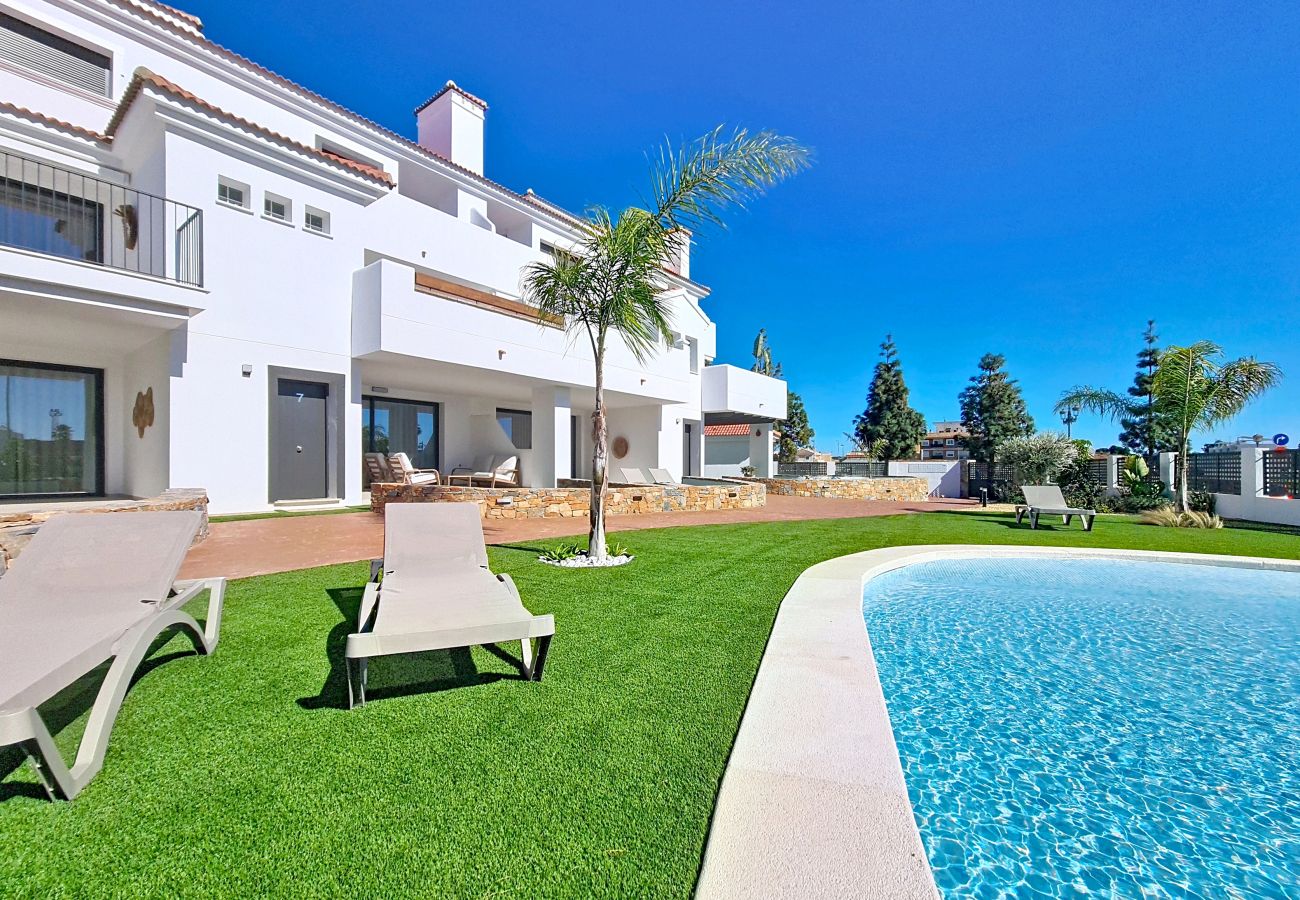 Appartement in Los Alcazares - Luxe appartement bij het zwembad • Terras & parkeren