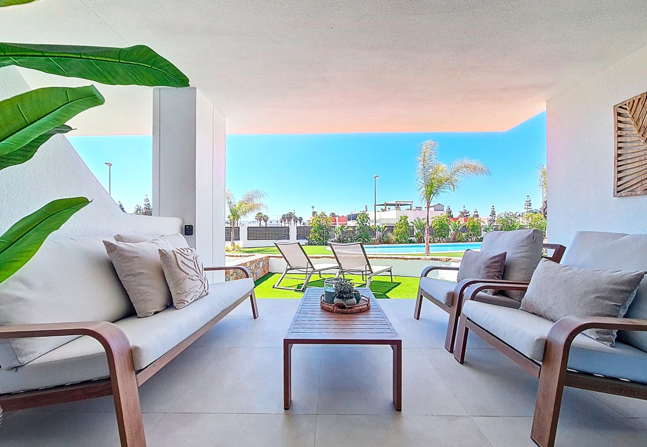 Appartement in Los Alcazares - Luxe appartement bij het zwembad • Terras & parkeren