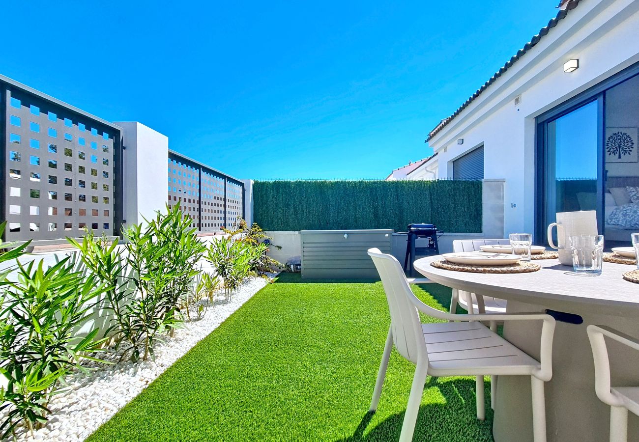 Appartement in Los Alcazares - Luxe appartement bij het zwembad • Terras & parkeren